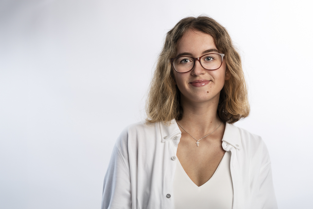 Bewerbungsfoto für Schüler:innen der Sekundarstufe und Gymnasium sowie Absolvent:innen für Ausbildung, Schnupperlehre und Studium (Portfolioaufnahme)
