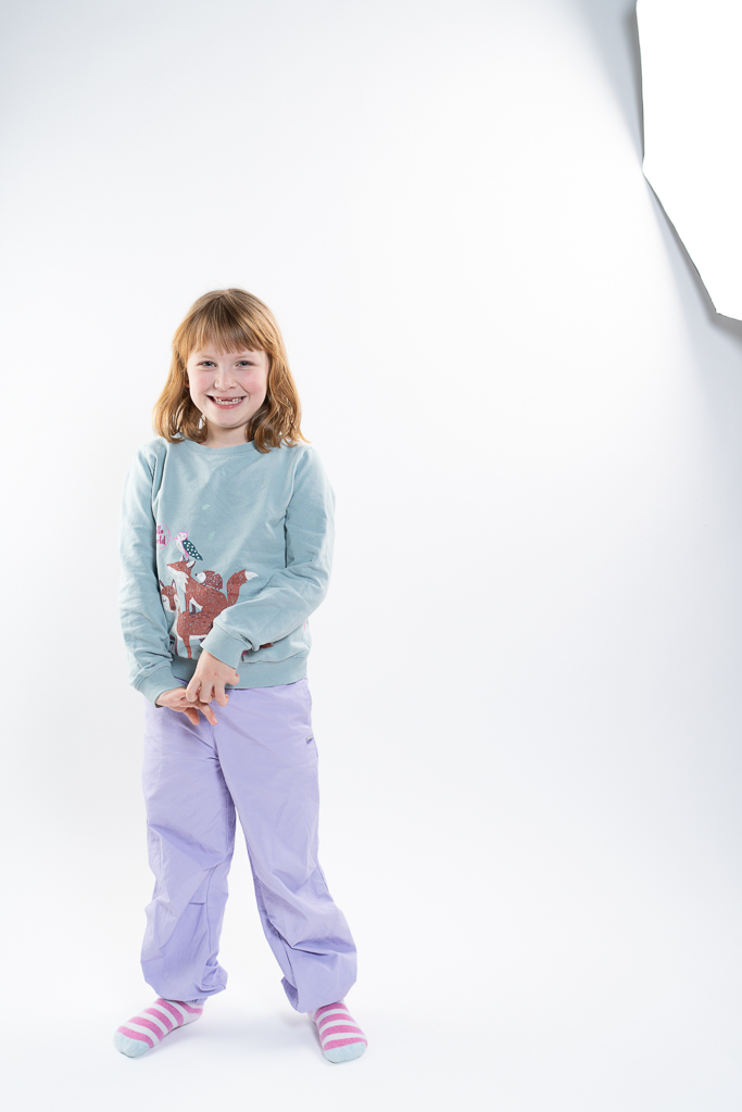 Schulfotografin erstellt Kindergartenportrait im Bildungsumfeld (Portfolioaufnahme)
