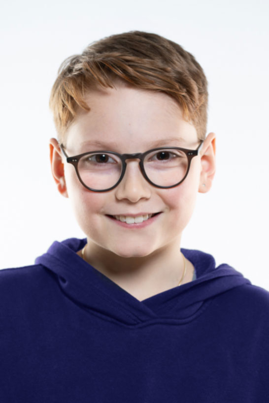 Kinderportrait im Schulsetting – Schulfotografie Portfolio für Fotosticker